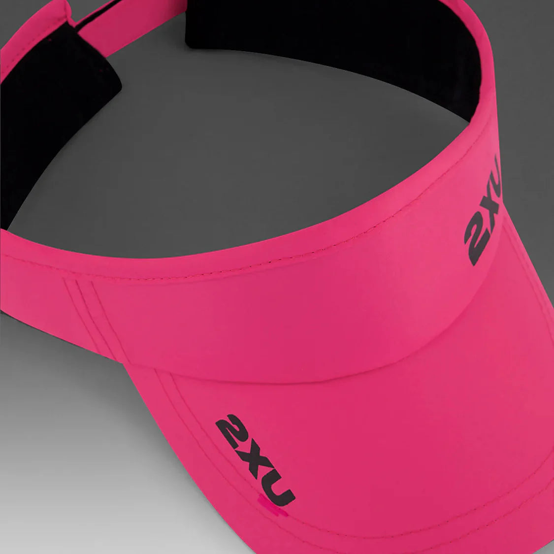 2XU Run Visor | Fuchsia / Black