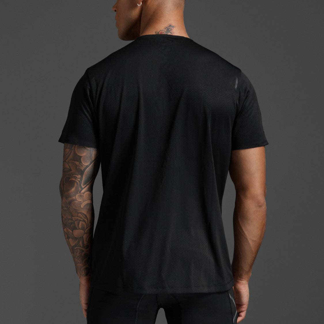 2XU Light Speed Tech Tee | Black / Black Reflective | Mens