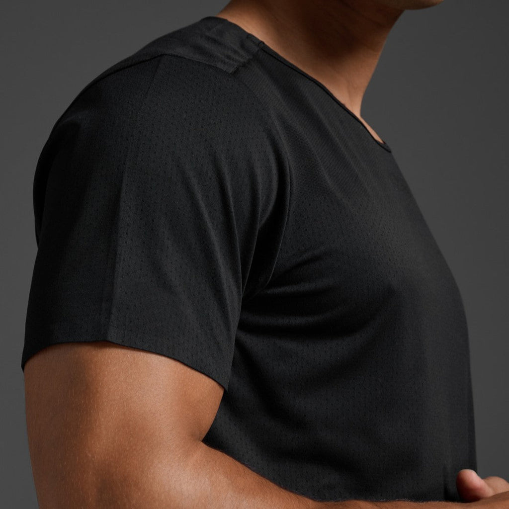 2XU Light Speed Tech Tee | Black / Black Reflective | Mens