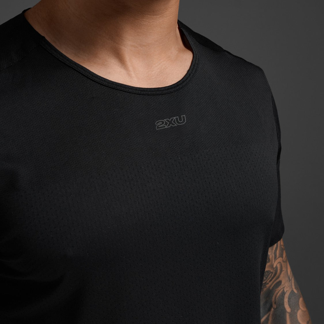 2XU Light Speed Tech Tee | Black / Black Reflective | Mens