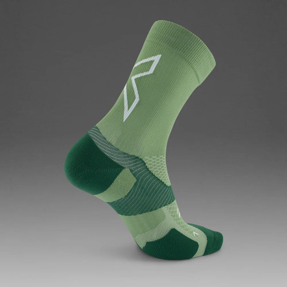 2XU Vectr Socks | Light Cushion | Crew Length | Eucalyptus / Fern Green