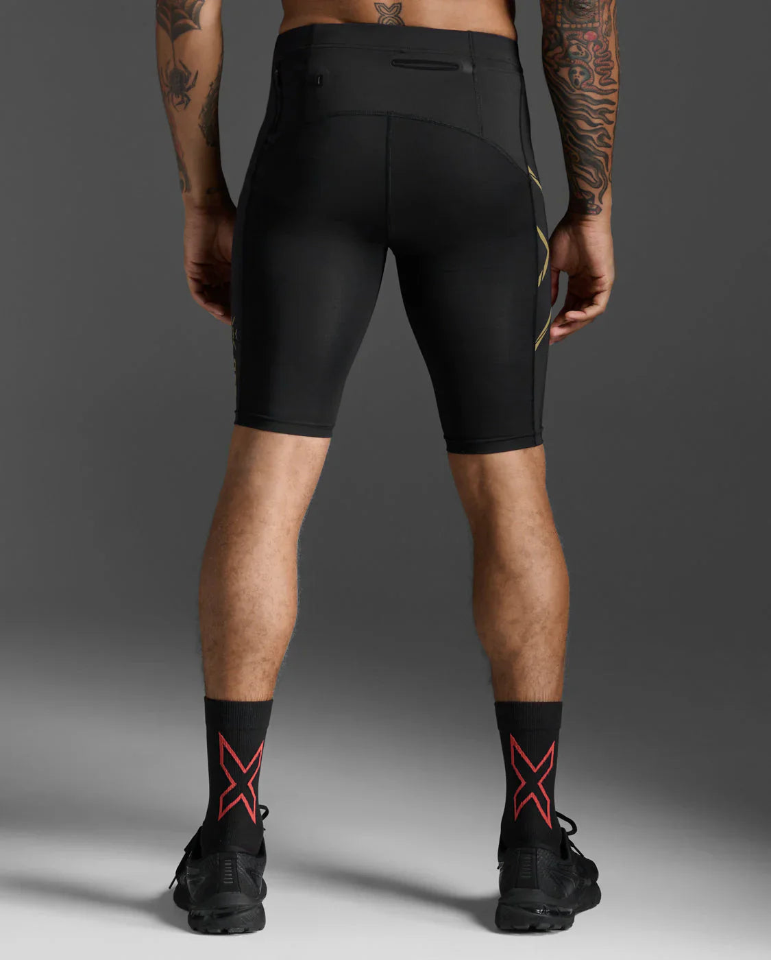 2XU Men's Light Speed Compression Shorts - Black/Gold Reflective