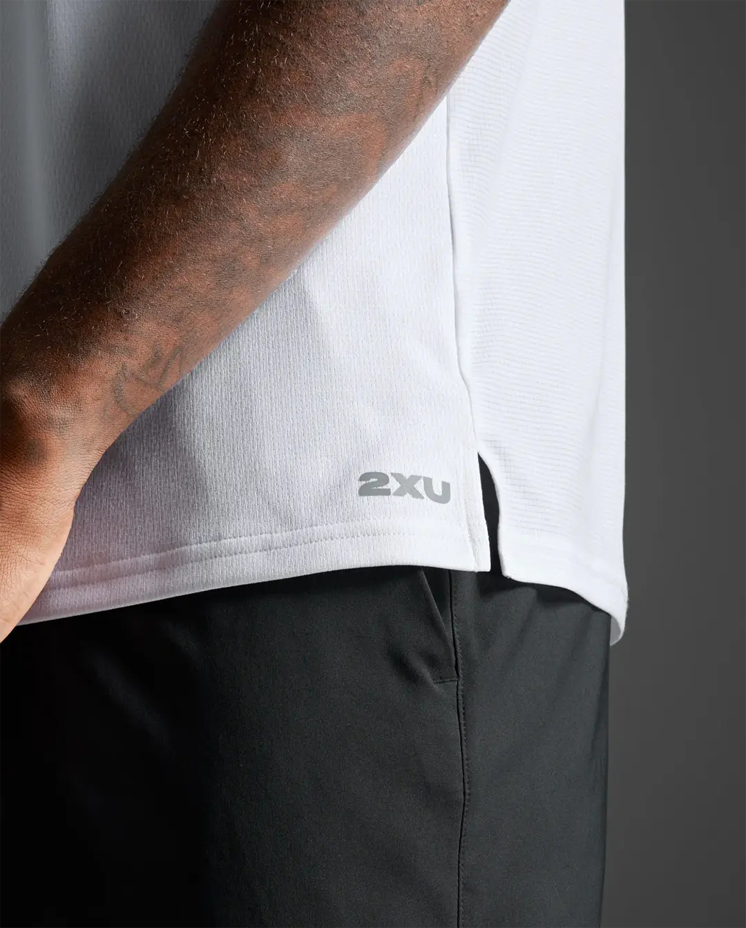 2XU Men's Aero Mesh Tank - White/Silver Reflective