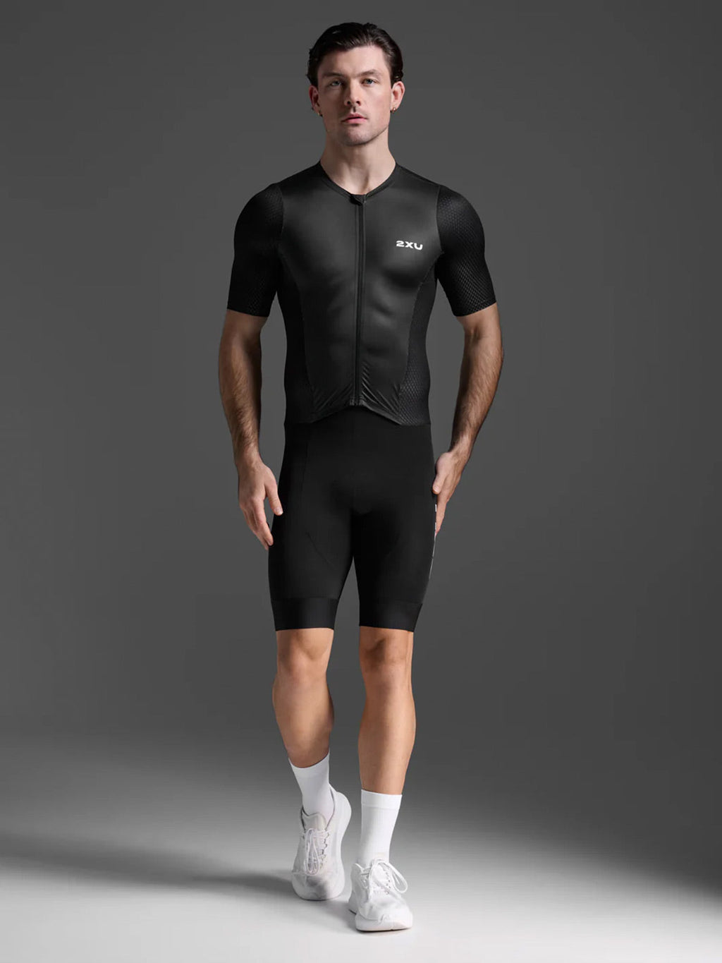 2XU Men's Aero Hex Sleeved Trisuit - Black/White