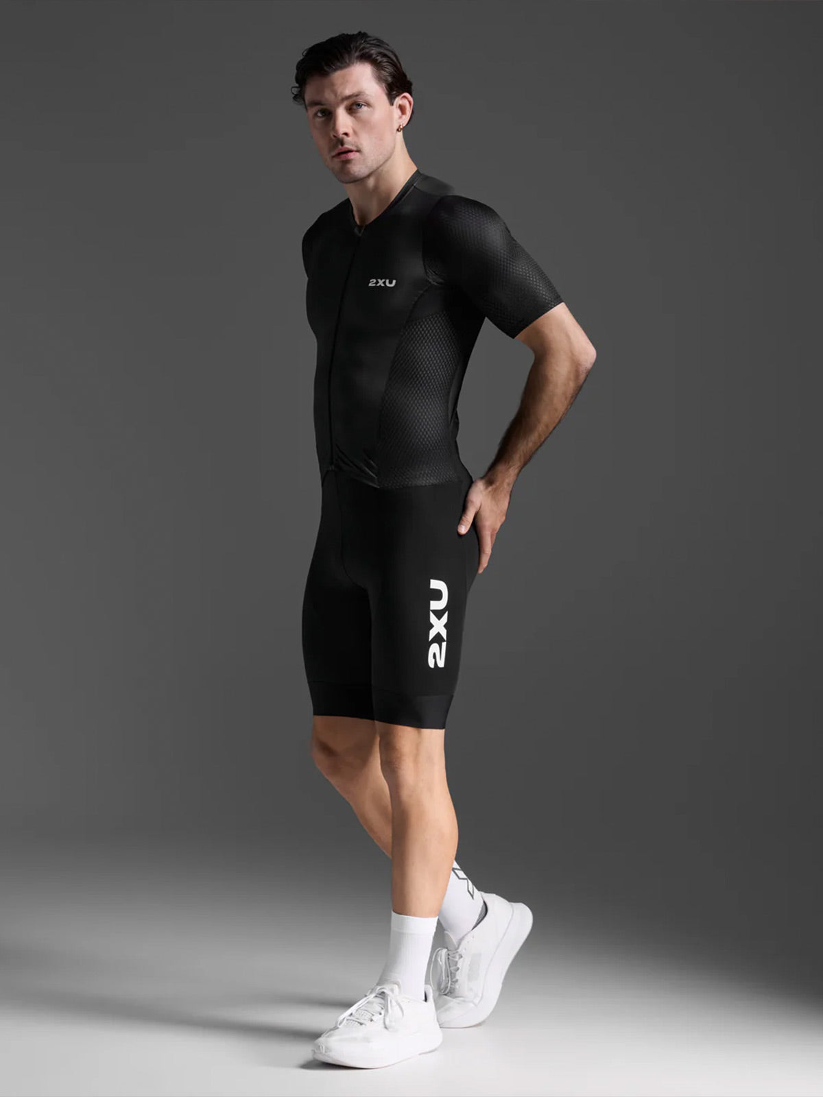 2XU Men's Aero Hex Sleeved Trisuit - Black/White