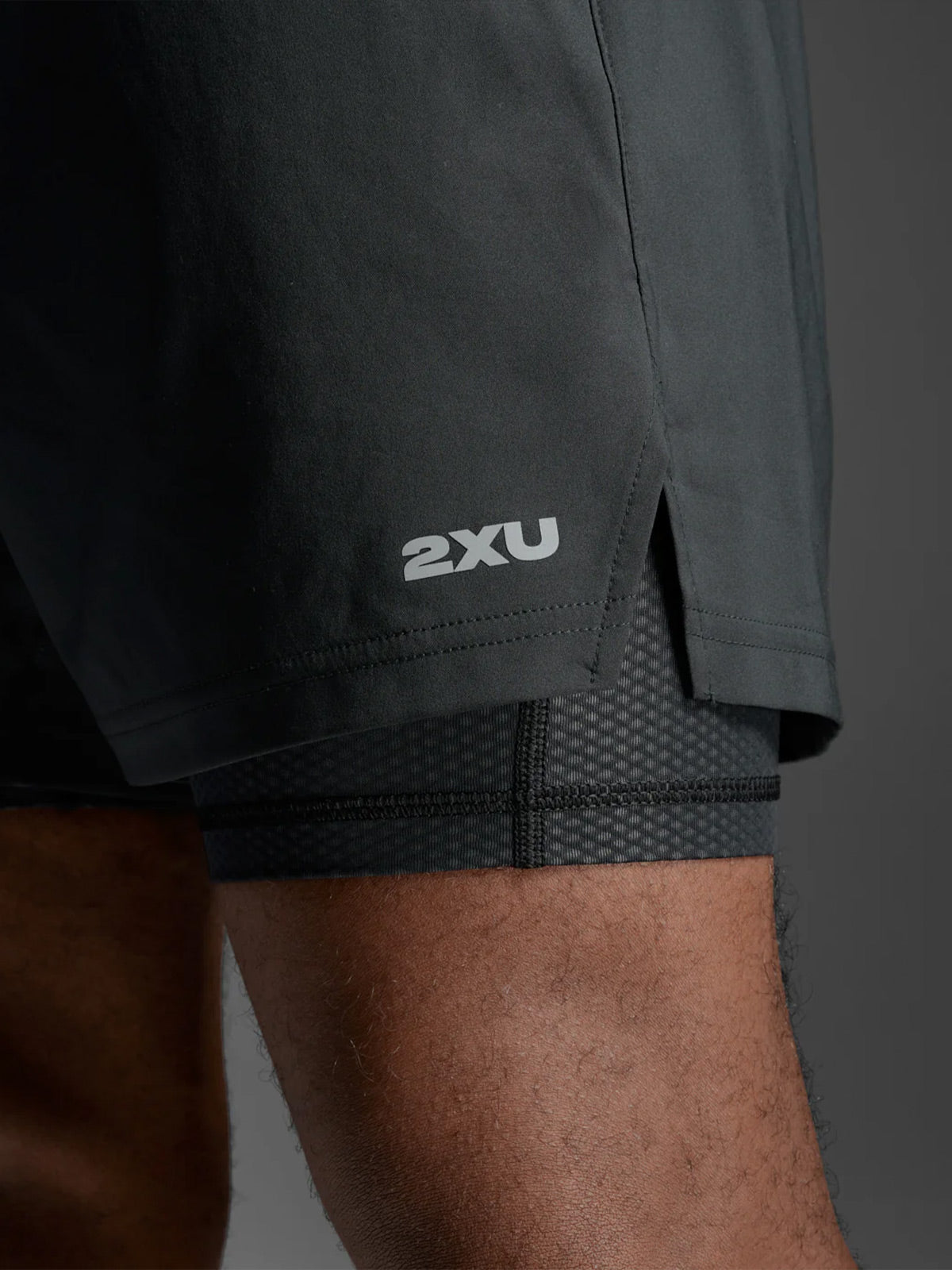 2XU Men's Aero Mesh 2-in-1 5 Inch Short - Black/Silver Reflective