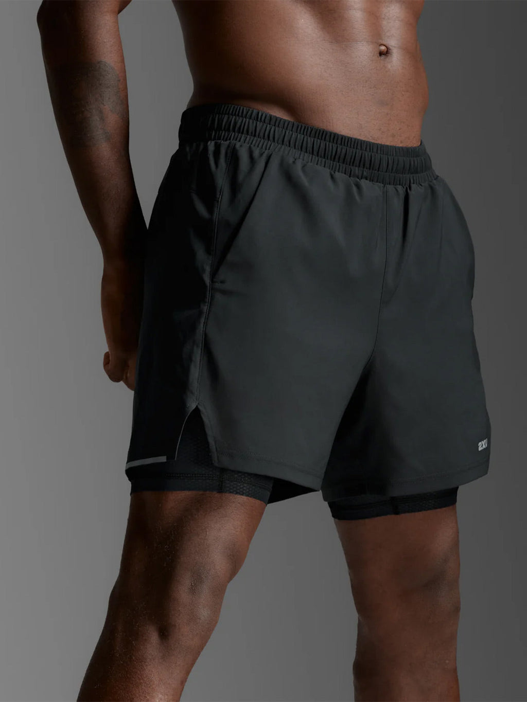 2XU Men's Aero Mesh 2-in-1 5 Inch Short - Black/Silver Reflective