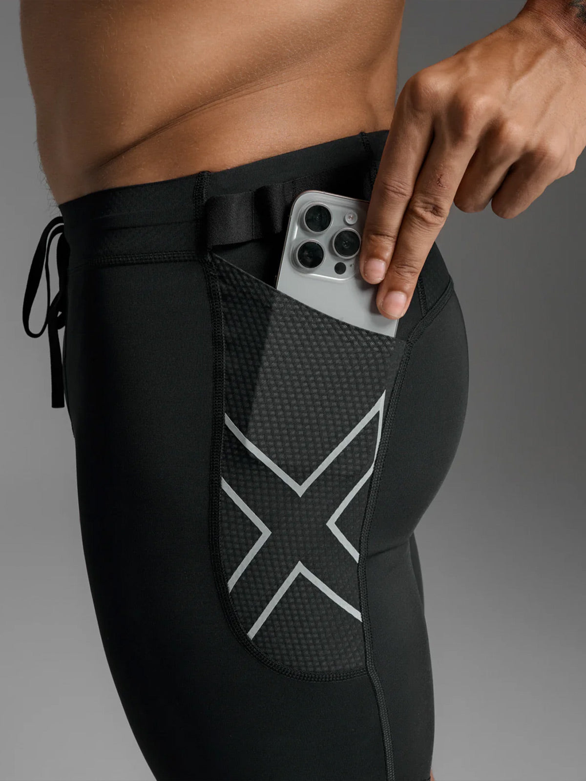 2XU Men's Aero Mesh Compression Shorts - Black/Silver Reflective