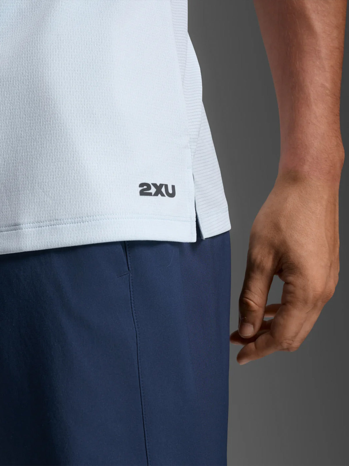 2XU Men's Aero Mesh Tank - Moonstone/Black Reflective