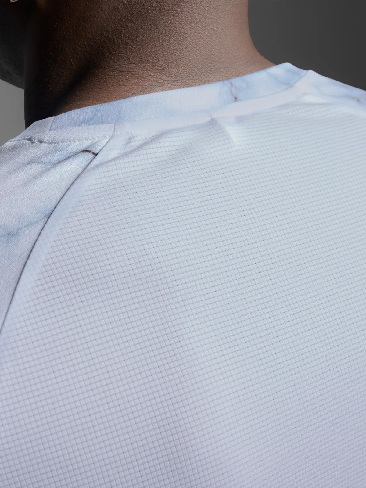 2XU Men's Aero Mesh Tee - Blue Marble/Black Reflective