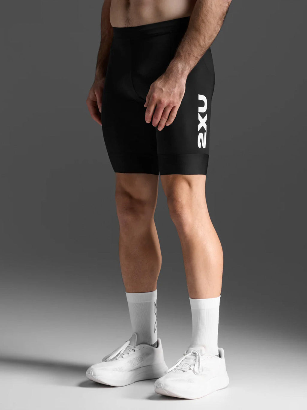 2XU Men's Aero Tri 9inch Shorts - Black/White