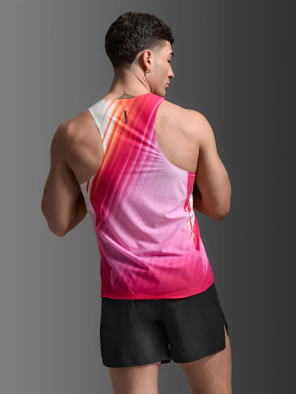 2XU Men's Light Speed React Singlet - Fuchsia Grad/Black Reflective