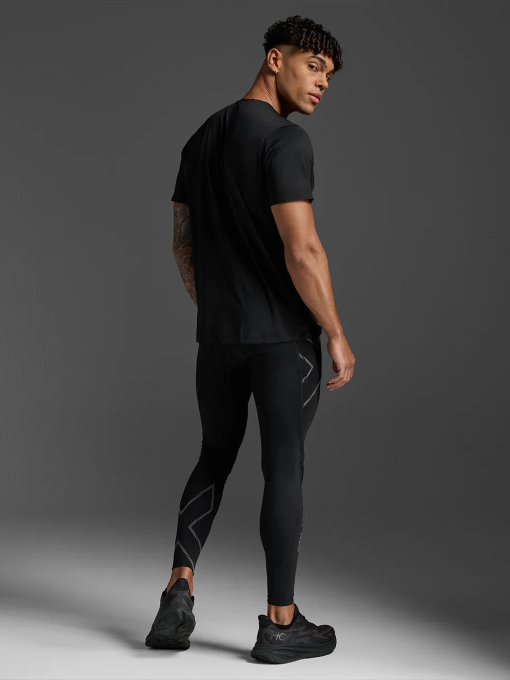 2XU Men's Light Speed Tech Tee - Black/Black Reflective