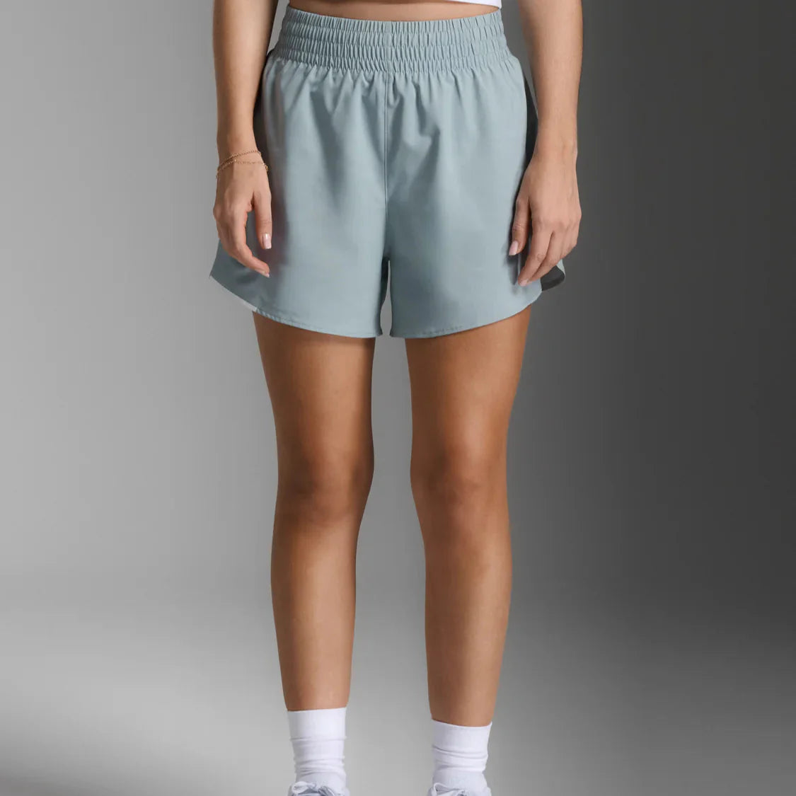 2XU Aero Hi-Rise 4 Inch Shorts | Smoke Blue / White Reflective | Womens