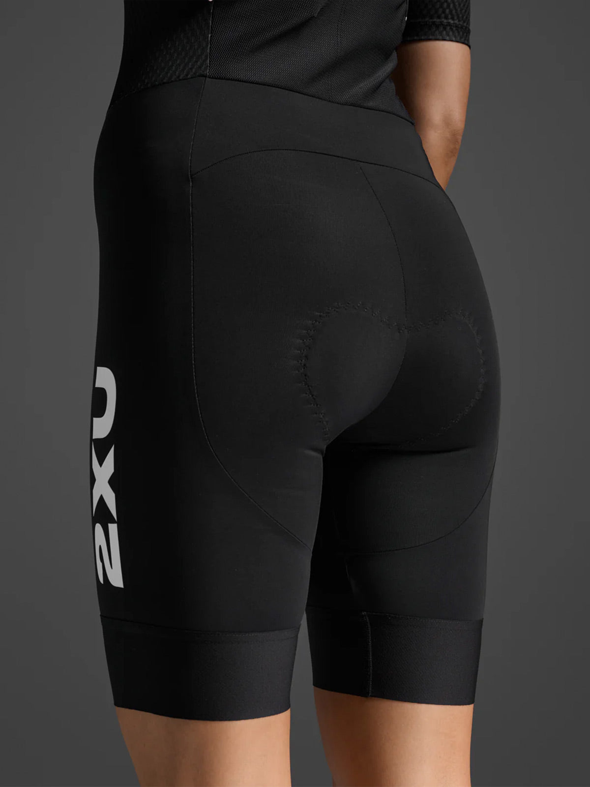 2XU Women's Aero Hex Sleeved Trisuit - Black/White