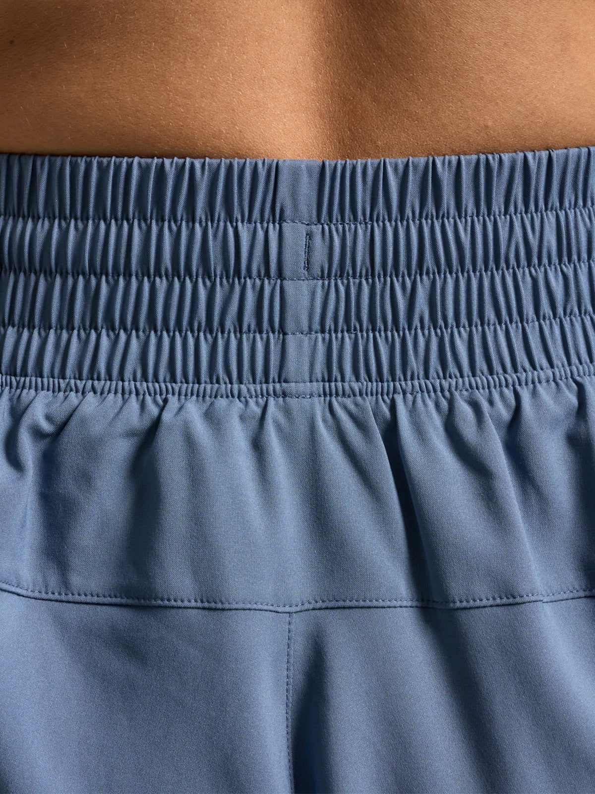 2XU Women's Aero Hi-Rise 4 Inch Shorts - Indigo/Indigo Reflective