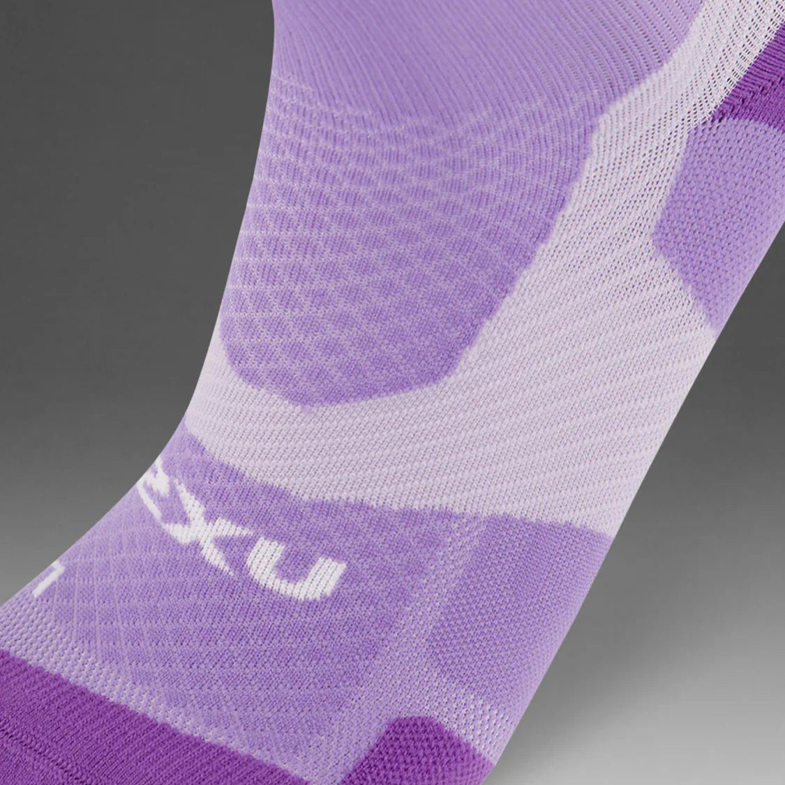 2XU Vectr Socks | Light Cushion | Crew Length | Grape Fizz